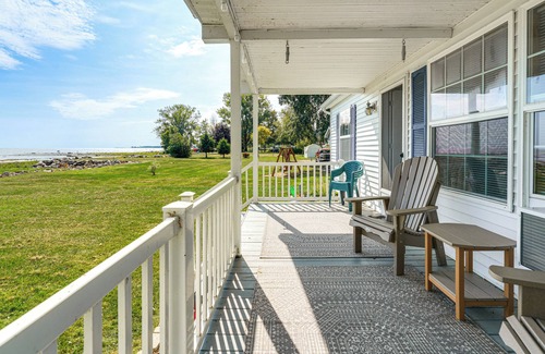 Harbor Beach House | Lake & Lighthouse Views: Inviting Port Hope Home!