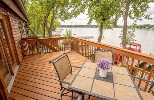 Roseville Cabin | Lake Living in the heart of Twin Cities~Quiet, Relaxing Getaway~
