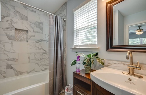 Onalaska House | Lake Livingston Getaway w/Balcony + Water View!
