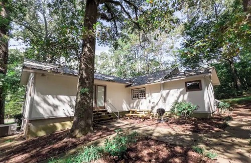 Scottsboro Cabin | Lake Lodge - 2 bed/2 bath Cabin