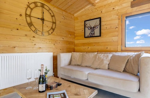 Ford Other | Lake Log Cabin - Hot Tub & Tranquil Surroundings