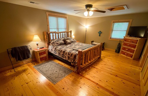 Edgemont Cabin | Lake Log Cabin - right on Greers Ferry lake