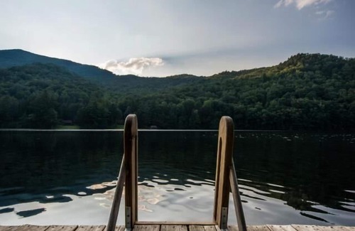 Canton Cabin | Lake Logan Serenity - lakeside cabin, pets welcome, hot tub, fishing, swimming