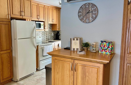 Clam River Condo | LAKE❤️LOVEnLakeside retreat. Clean, fully stocked kitchen, 2 kayaks, sleeps 4.