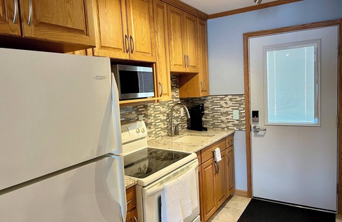Clam River Condo | LAKE❤️LOVEnLakeside retreat. Clean, fully stocked kitchen, 2 kayaks, sleeps 4.