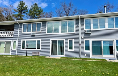 Clam River Condo | LAKE❤️LOVEnLakeside retreat. Clean, fully stocked kitchen, 2 kayaks, sleeps 4.