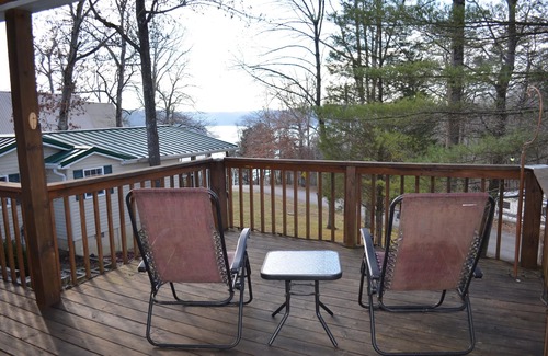 Nancy House | Lake Lover's Paradise! 3 Bed/2 Bath, Walk to Lake on Lake Cumberland!