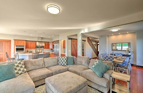 Eatonville House | Lake Lovers Oasis: Hot Tub & Mt Rainier View!