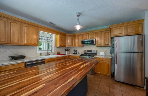 Lake Lure House | Lake Lure Home Wrap Porch Rec Room - Apple Valley + Rumbling Bald Amenities