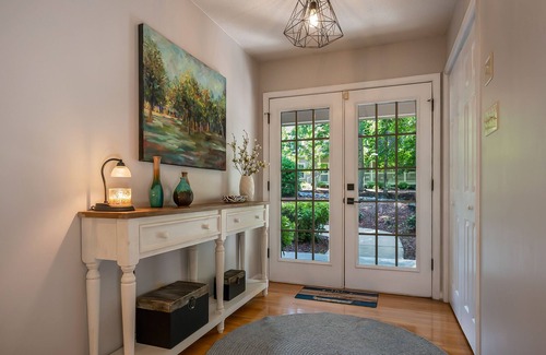 Lake Lure House | Lake Lure Home Wrap Porch Rec Room - Apple Valley + Rumbling Bald Amenities