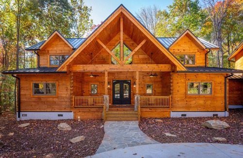 Lake Lure Cabin | Lake Lure Log Cabin Suite - Hot Tub, Fire Pit, Grill, + All Resort Amenities