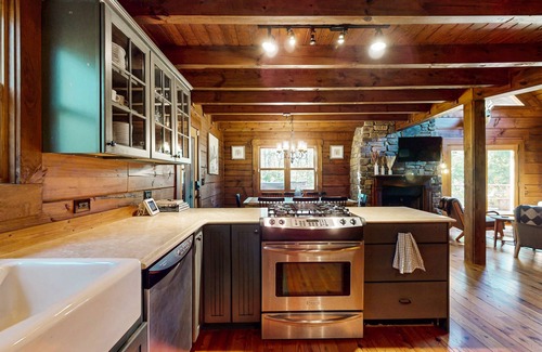 Lake Lure Cabin | Lake Lure mountain cabin with spectacular views on 2 acres