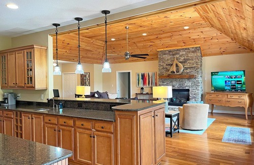 Lake Lure House | Lake Lure Opens May 2026 Luxury home in Rumbling Bald, Hot Tub, Game Rm