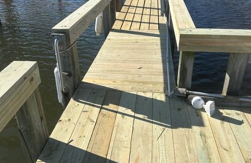 Summerton House | Lake Marion FRONT Home. Goat Island/Summerton. Private dock & ramp. Sleeps 12!