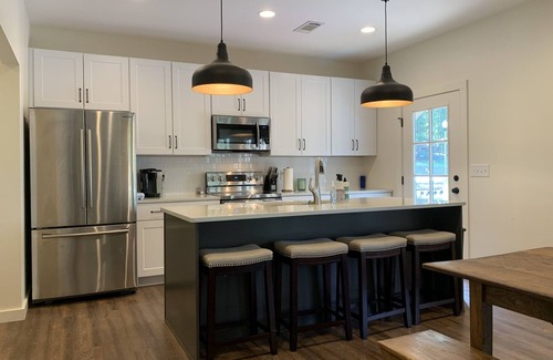 Eclectic House | Lake Martin Kowaliga New nWater Front Calm Water great for boat and swimming