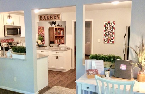 Dadeville Villa | Lake Martin/Stillwaters "La Dolce Vita Villa". your Sweet Retreat!