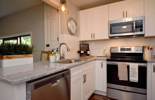 Dadeville Villa | Lake Martin/Stillwaters "La Dolce Vita Villa". your Sweet Retreat!