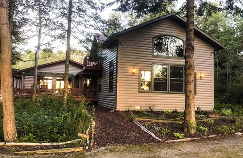 Sturgeon Bay House | Lake Michigan Beach Home with Over 100’ of Private Sand Beach! Pets Welcome!