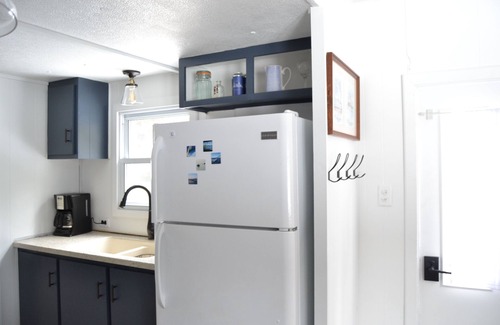 Carp Lake Cottage | Lake Michigan Cecil Bay-waterfront, Sept availability:21-28.