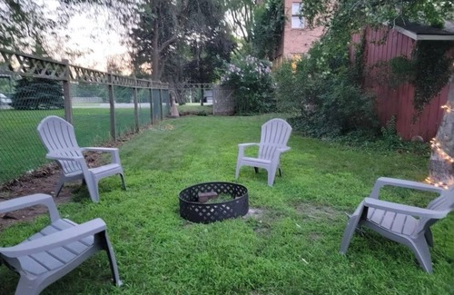 Lincoln Charter Township House | Lake Michigan Getaway - Jacuzzi Tub - PET FRIENDLY