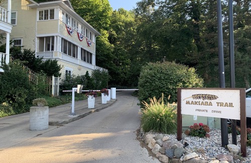 Macatawa House | Lake Michigan is only a short 1 minute walk away!