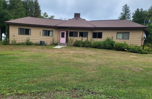 Menominee Cottage | Lake Michigan Retreat