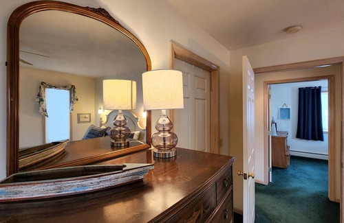 Good Hart House | Lake Michigan views! New 2023 - bedroom A/C split systems!