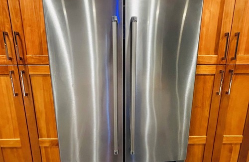 Nelson House | Lake & Mountain View Modern house, 25km to SkiHill, 2km to lake, 3km to downtown