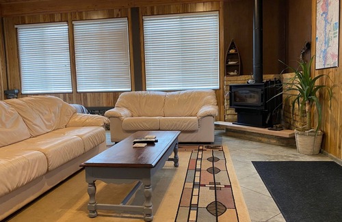 Groveoak Cabin | Lake & mountain views! Covered Boat Port w/Power, Pets Welcome