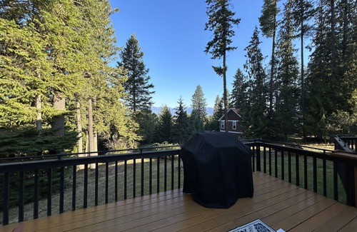 Sagle House | Lake+Mountain Views - Secluded Lodge Retreat