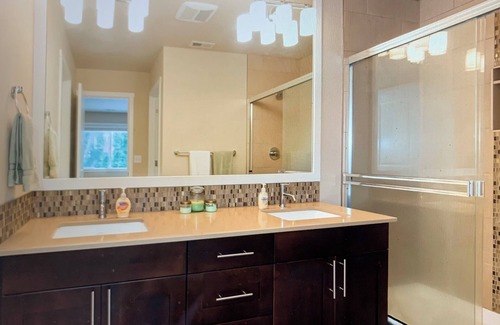 Bryn Mawr-Skyway House | Lake & Mountain Views: Spacious Seattle 4 BR & 3 BA Home Centrally Located