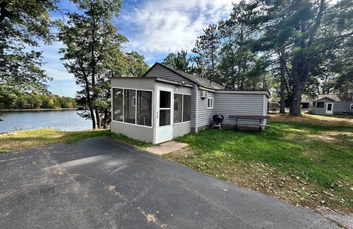 Tomahawk House | Lake Nokomis 2BD/1Bath Lakeside Cabin - Cabin #1