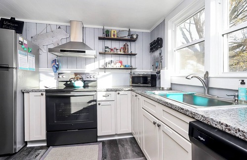 Cornelius House | Lake Norman Shabby Chic bungalow in Cornelius close to Davidson