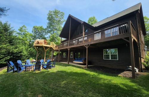 Blairsville House | Lake Nottely 4 bdrm cabin, sauna w/mtn & lake views, dock, & EV charger.