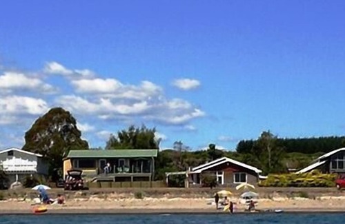 Waitahanui House | Lake and Mountain views