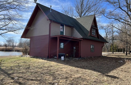 Scheller Cabin | Lake & Oaks Hideaway- Hidden Cabin on Private Lake