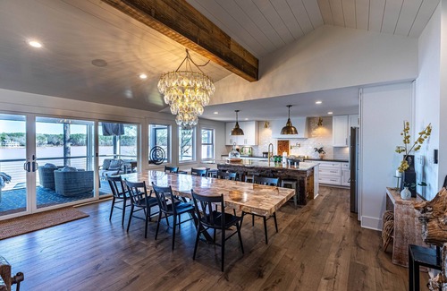 Lake Oconee House | Lake Oconee lake front with pool