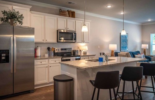Lake Oconee House | Lake Oconee Lakefront w/Pool, Kayaks & Games