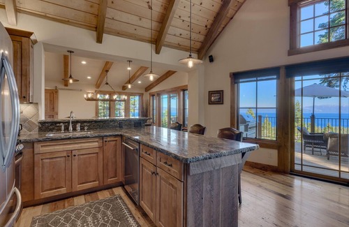 Talmont House | Lake Of The Sky - Lakeview - TLUXP