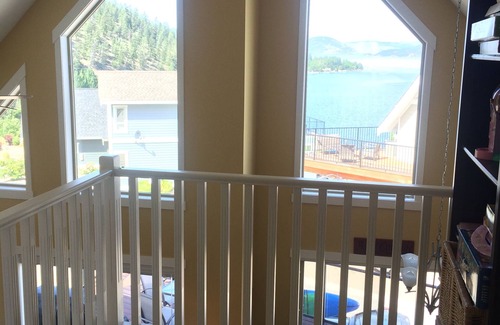 Central Okanagan Cottage | Lake Okanagan! 3 Bedroom Cottage With Beach, Pools and Great Resort Amenities