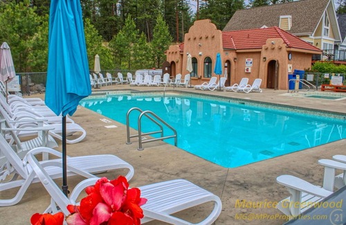 Central Okanagan Cottage | Lake Okanagan! 3 Bedroom Cottage With Beach, Pools and Great Resort Amenities