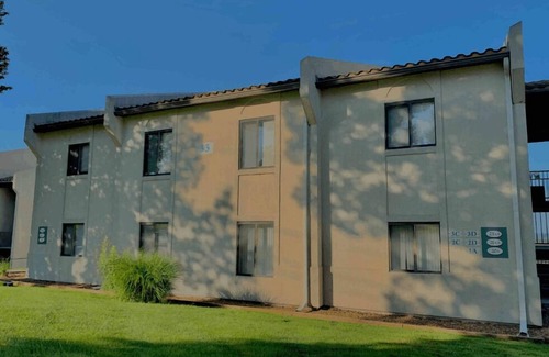 Lake Ozark Condo | Lake Ozark-1BD/1BA-Hippo Pool, Regalia Resort, Gym, Hottub, Pool-Sleeps 2PP