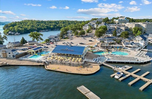 Osage Beach House | Lake Ozark Chalet Sum