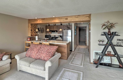 Lake Ozark Condo | Lake Ozark Condo w/Pool & Fishing Docks!