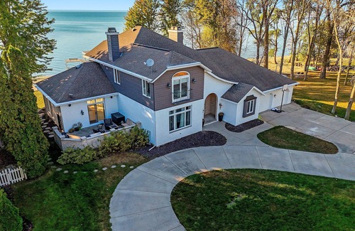 Luxemburg House | Lake Property Available for the NFL Draft!