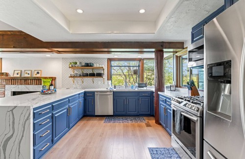 Cedar Glen House | Lake Reflection Point-Upscale Lake View House! 4 Bed/4.5 Bath! Air Conditioning!