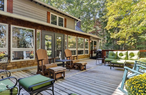 Hiawassee Cabin | Lake Reflections 3/3 Hot tub, pet friendly & fenced lakefront w/dock, paved.