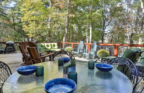 Hiawassee Cabin | Lake Reflections 3/3 Hot tub, pet friendly & fenced lakefront w/dock, paved.