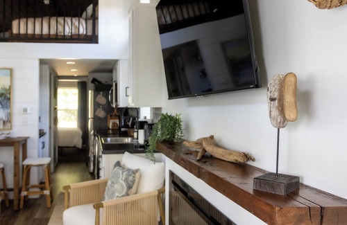 Anderson House | Lake Retreat- Mins to CU- Kayaks, Fire Pit, Dock