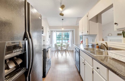 Pooler House | Lake Retreat near Savannah